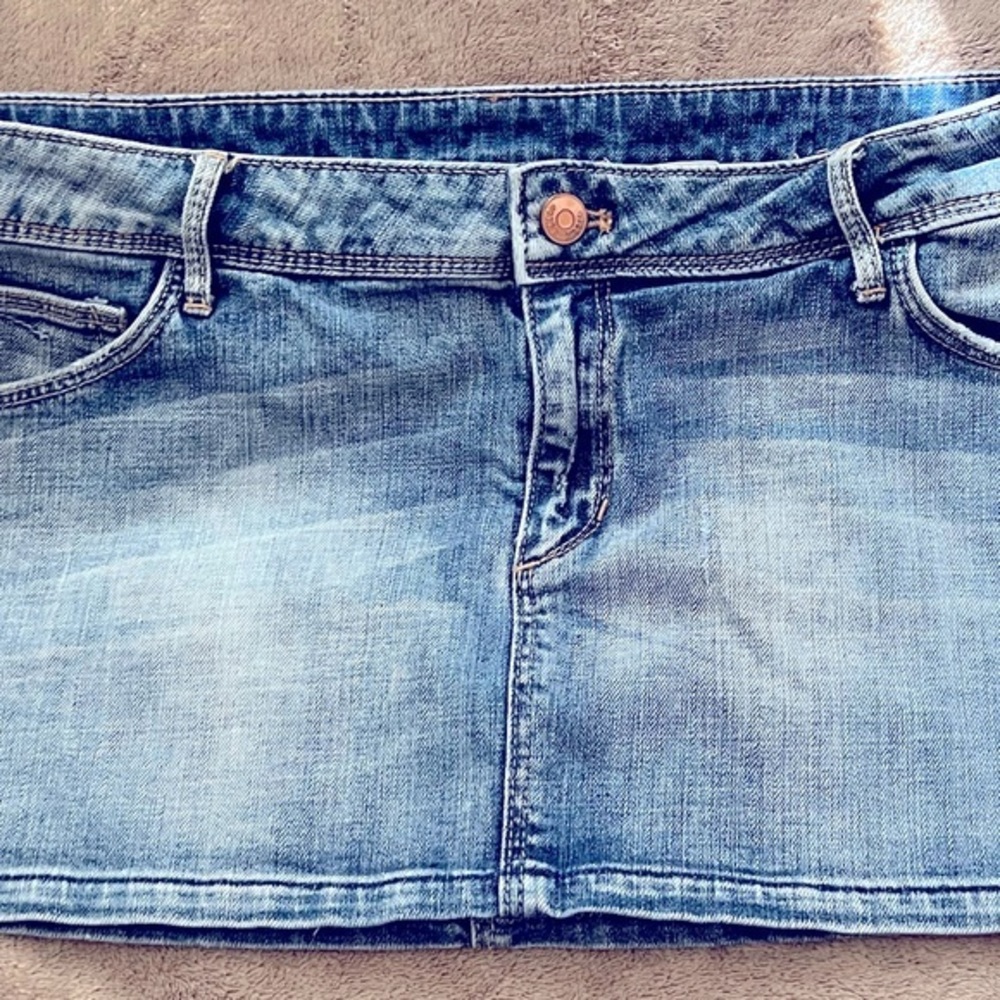 H&M Jean Skirt waist measurements 42cm